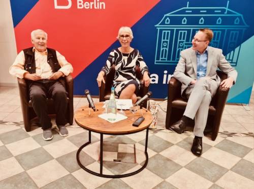 40-jähriges Jubiläum der "PVB" mit Podiumsdiskussion in der Europäischen Akademie, v.l.n.r.: Prof. Dr. Herwig E. Haase, Parl. Präsident a. D., Cordula Kollotschek, Vorstandsmitglied und Dennis Buchner, Vizepräsident des Abgeordnetenhauses am 9. September 2024.