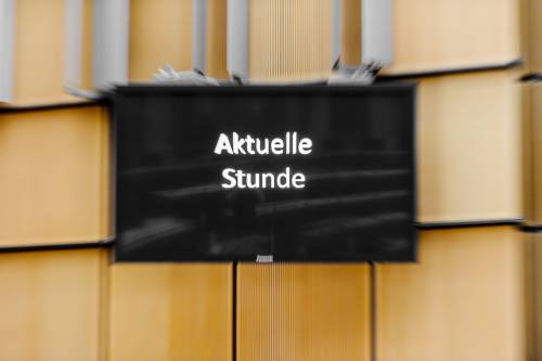 Blick auf das Display mit der Aufschrift Aktuelle Stunde