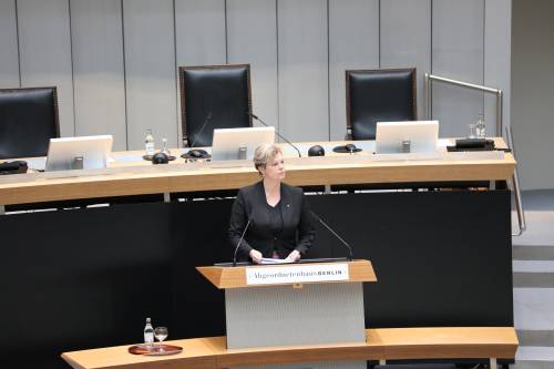 Blick auf die Präsidentin des Abgeordnetenhauses von Berlin, Cornelia Seibeld